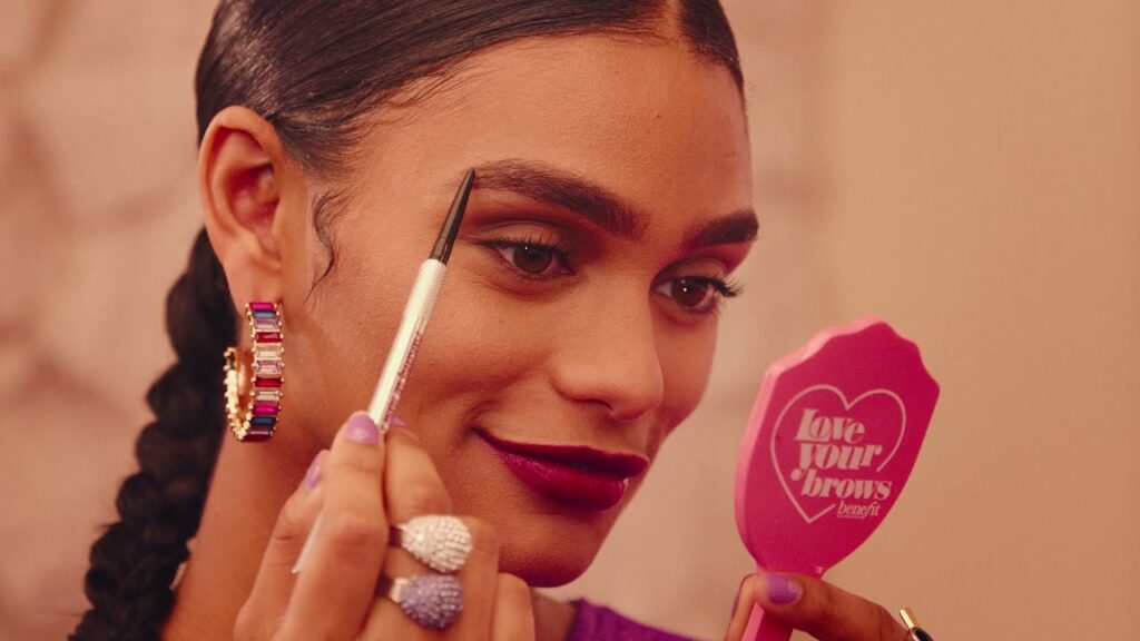 Benefit eyebrows model